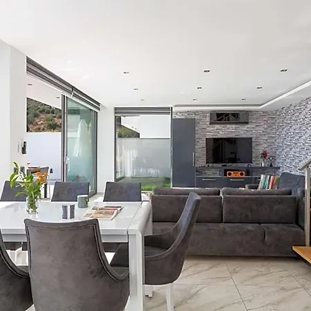 Sleeps 10 Pool Air Con Wifi Willa