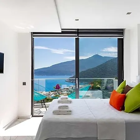 Sleeps 10 Pool Air Con Wifi Willa