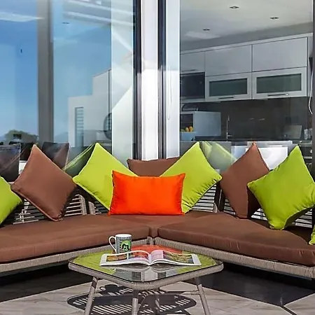 Sleeps 10 Pool Air Con Wifi